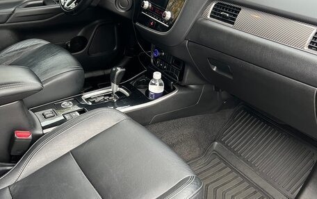 Mitsubishi Outlander III рестайлинг 3, 2021 год, 1 980 000 рублей, 10 фотография