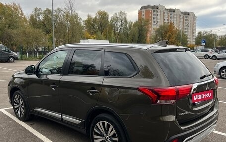Mitsubishi Outlander III рестайлинг 3, 2021 год, 1 980 000 рублей, 7 фотография
