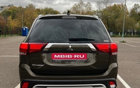 Mitsubishi Outlander III рестайлинг 3, 2021 год, 1 980 000 рублей, 6 фотография