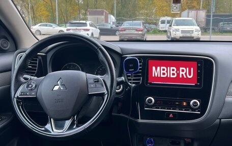 Mitsubishi Outlander III рестайлинг 3, 2021 год, 1 980 000 рублей, 15 фотография