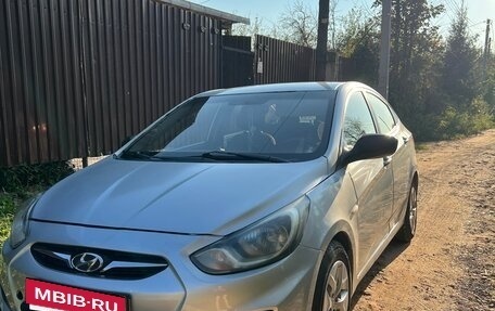 Hyundai Solaris II рестайлинг, 2013 год, 550 000 рублей, 3 фотография