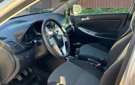 Hyundai Solaris II рестайлинг, 2013 год, 550 000 рублей, 20 фотография
