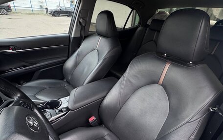 Toyota Camry, 2018 год, 2 650 000 рублей, 10 фотография