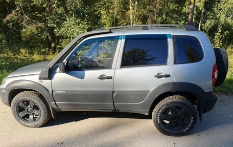 Chevrolet Niva I рестайлинг, 2015 год, 670 000 рублей, 4 фотография