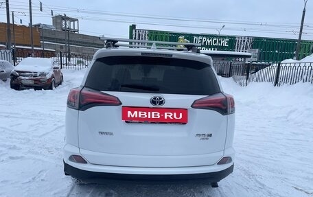 Toyota RAV4, 2018 год, 1 890 000 рублей, 2 фотография