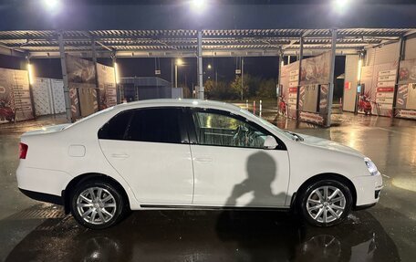 Volkswagen Jetta VI, 2010 год, 750 000 рублей, 2 фотография