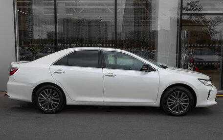 Toyota Camry, 2015 год, 1 998 000 рублей, 4 фотография