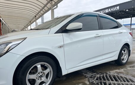 Hyundai Solaris II рестайлинг, 2015 год, 800 000 рублей, 4 фотография