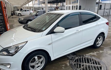 Hyundai Solaris II рестайлинг, 2015 год, 800 000 рублей, 2 фотография