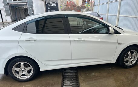 Hyundai Solaris II рестайлинг, 2015 год, 800 000 рублей, 7 фотография