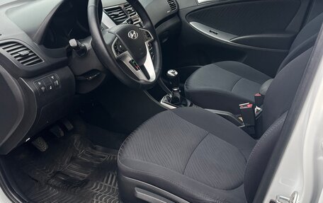Hyundai Solaris II рестайлинг, 2015 год, 800 000 рублей, 10 фотография