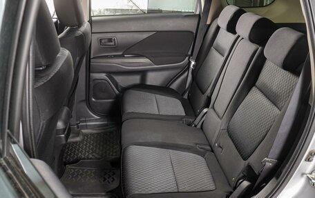 Mitsubishi Outlander III рестайлинг 3, 2015 год, 1 799 000 рублей, 9 фотография