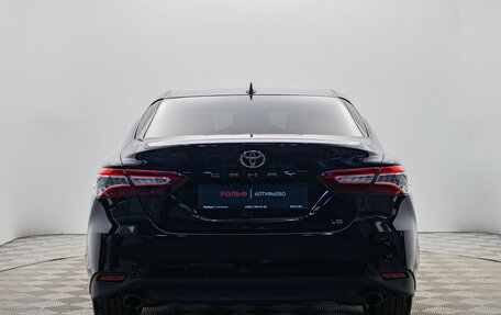 Toyota Camry, 2018 год, 3 320 000 рублей, 6 фотография
