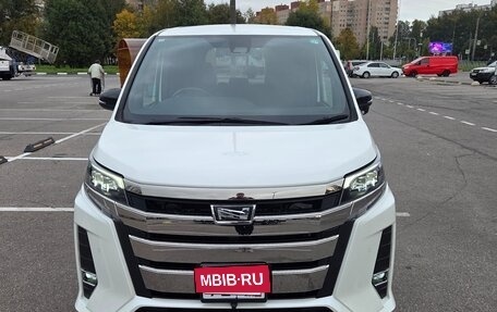 Toyota Noah III, 2021 год, 2 800 000 рублей, 2 фотография