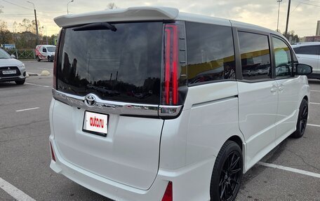 Toyota Noah III, 2021 год, 2 800 000 рублей, 4 фотография