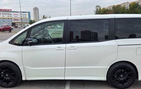 Toyota Noah III, 2021 год, 2 800 000 рублей, 7 фотография