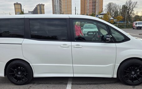 Toyota Noah III, 2021 год, 2 800 000 рублей, 8 фотография