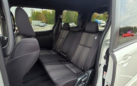 Toyota Noah III, 2021 год, 2 800 000 рублей, 14 фотография