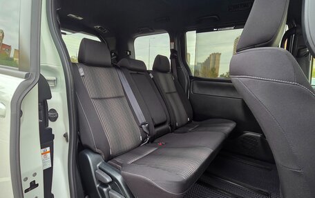 Toyota Noah III, 2021 год, 2 800 000 рублей, 12 фотография