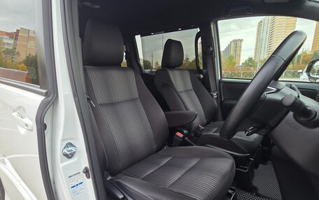 Toyota Noah III, 2021 год, 2 800 000 рублей, 11 фотография