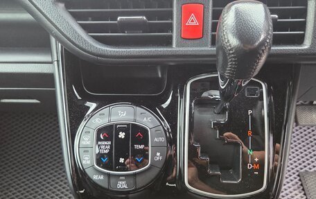 Toyota Noah III, 2021 год, 2 800 000 рублей, 17 фотография