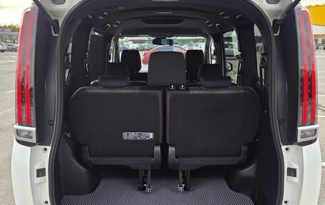 Toyota Noah III, 2021 год, 2 800 000 рублей, 28 фотография