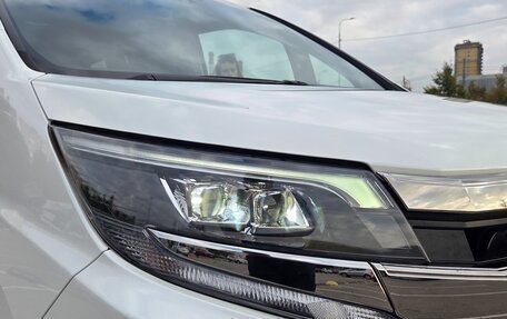 Toyota Noah III, 2021 год, 2 800 000 рублей, 30 фотография