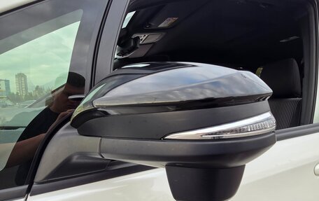Toyota Noah III, 2021 год, 2 800 000 рублей, 29 фотография