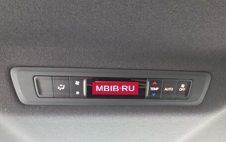 Toyota Noah III, 2021 год, 2 800 000 рублей, 24 фотография