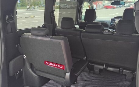 Toyota Noah III, 2021 год, 2 800 000 рублей, 26 фотография