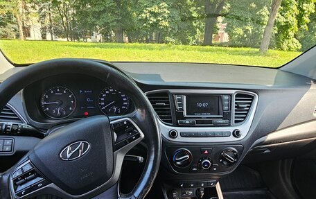 Hyundai Solaris II рестайлинг, 2017 год, 1 100 000 рублей, 6 фотография