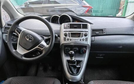 Toyota Verso I, 2010 год, 775 000 рублей, 11 фотография
