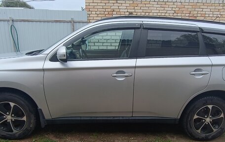 Mitsubishi Outlander III рестайлинг 3, 2012 год, 1 350 000 рублей, 4 фотография