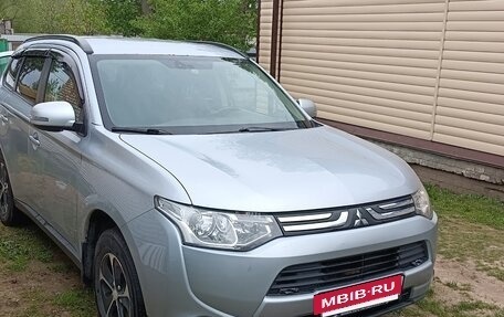 Mitsubishi Outlander III рестайлинг 3, 2012 год, 1 350 000 рублей, 3 фотография