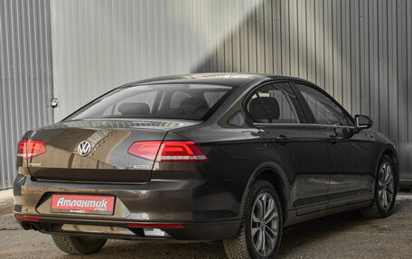 Volkswagen Passat B8 рестайлинг, 2015 год, 1 710 000 рублей, 4 фотография