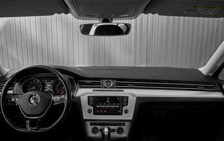 Volkswagen Passat B8 рестайлинг, 2015 год, 1 710 000 рублей, 11 фотография