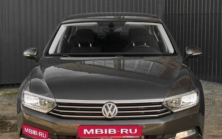 Volkswagen Passat B8 рестайлинг, 2015 год, 1 710 000 рублей, 2 фотография
