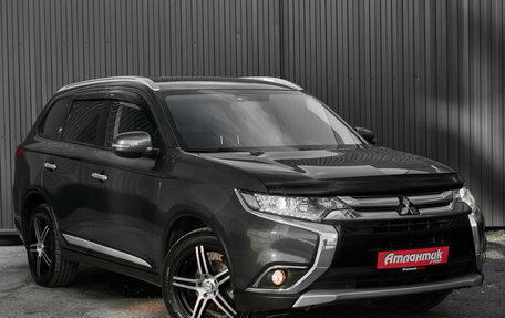 Mitsubishi Outlander III рестайлинг 3, 2018 год, 1 670 000 рублей, 3 фотография