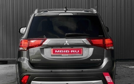 Mitsubishi Outlander III рестайлинг 3, 2018 год, 1 670 000 рублей, 5 фотография
