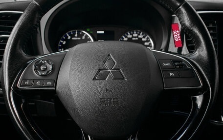 Mitsubishi Outlander III рестайлинг 3, 2018 год, 1 670 000 рублей, 13 фотография