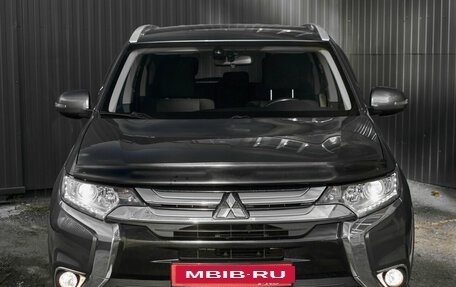 Mitsubishi Outlander III рестайлинг 3, 2018 год, 1 670 000 рублей, 2 фотография