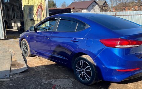 Hyundai Elantra VI рестайлинг, 2016 год, 950 000 рублей, 3 фотография