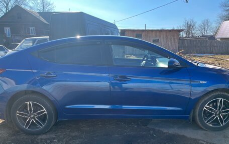 Hyundai Elantra VI рестайлинг, 2016 год, 950 000 рублей, 6 фотография