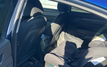 Hyundai Elantra VI рестайлинг, 2016 год, 950 000 рублей, 9 фотография
