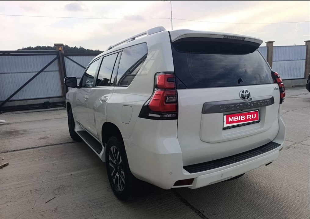 Toyota Land Cruiser Prado 150 рестайлинг 2, 2022 год, 4 500 000 рублей, 4 фотография