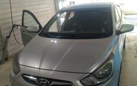 Hyundai Solaris II рестайлинг, 2011 год, 350 000 рублей, 2 фотография