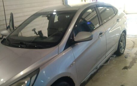 Hyundai Solaris II рестайлинг, 2011 год, 350 000 рублей, 5 фотография