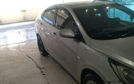Hyundai Solaris II рестайлинг, 2011 год, 350 000 рублей, 4 фотография