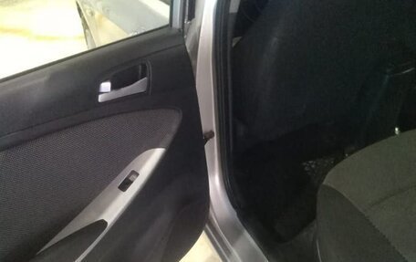 Hyundai Solaris II рестайлинг, 2011 год, 350 000 рублей, 9 фотография
