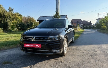 Volkswagen Tiguan II, 2017 год, 1 980 000 рублей, 2 фотография